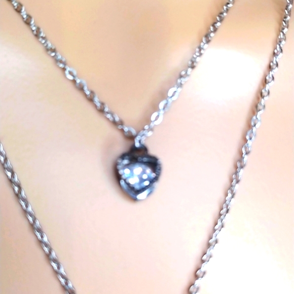 🌺Beautiful double chained necklace with floating crystals in sparking shapes. - Picture 6 of 8